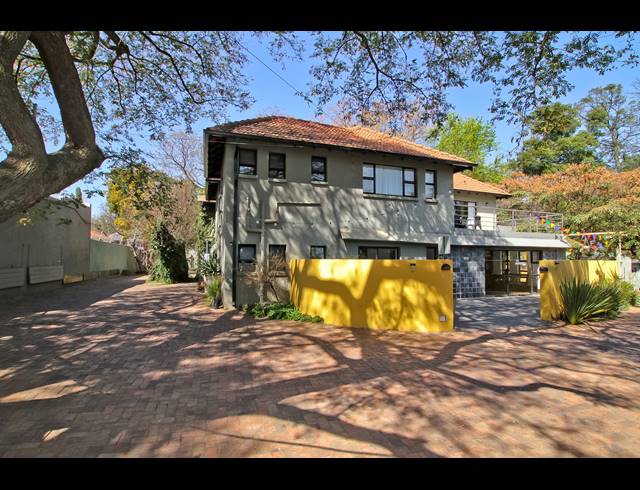 854M² BUILDING FOR SALE IN BRAMLEY